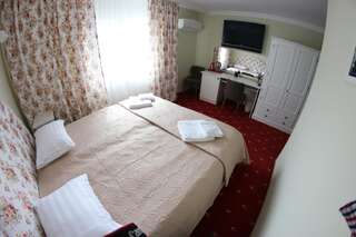 Отель Casa Bucovineana Сучава Двухместный номер с 1 кроватью или 2 отдельными кроватями-6